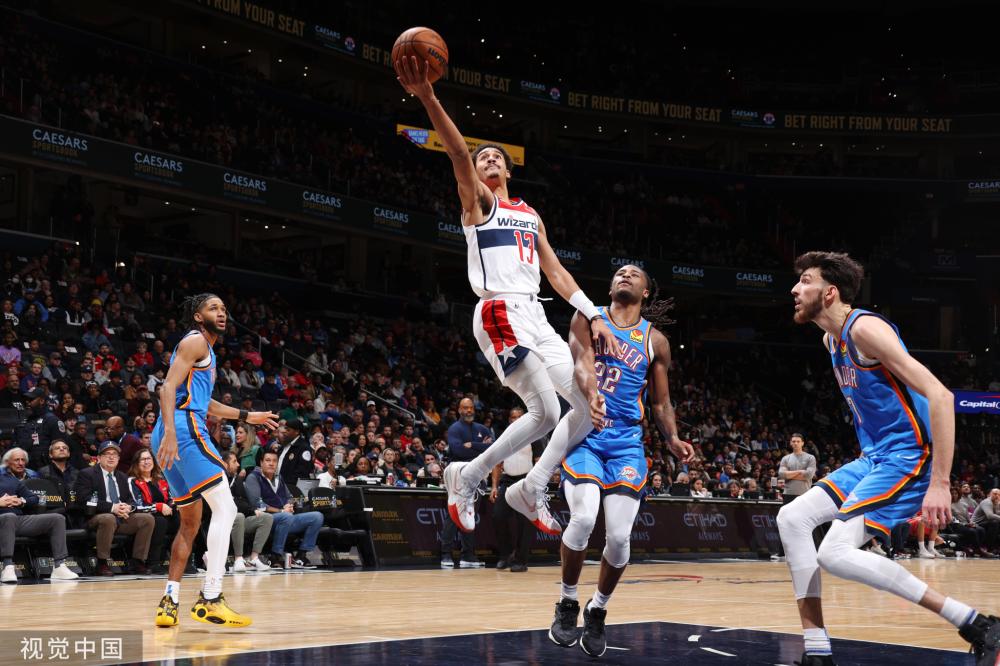 的年輕人來 的年輕人來